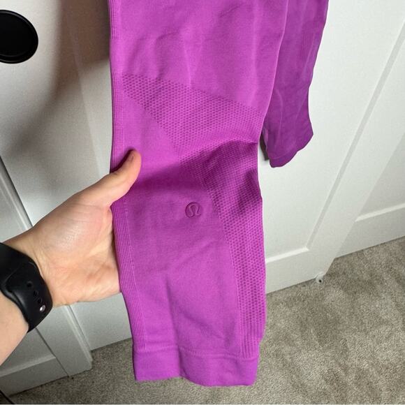 Lululemon Zone In Crop Ultra Violet High Rise Seamless Knit Leggings Size 6 - Picture 5 of 6